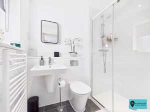En Suite - click for photo gallery